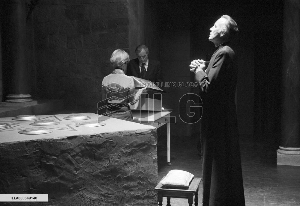 To the Devil a Daughter (1976) Film