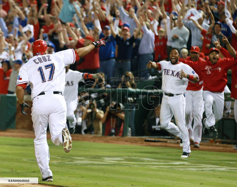 Cruz's walk-off grand slam lifts Rangers over Tigers