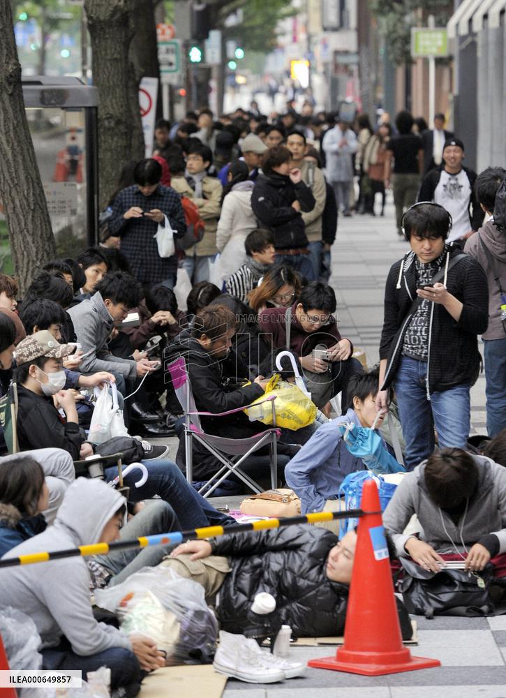 iPhone 4S launched in Japan