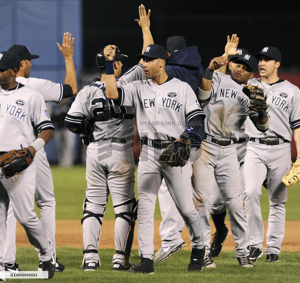 Yankees rallies past Rangers