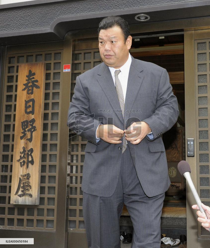 Sumo stablemaster suspected of assaulting wrestlers