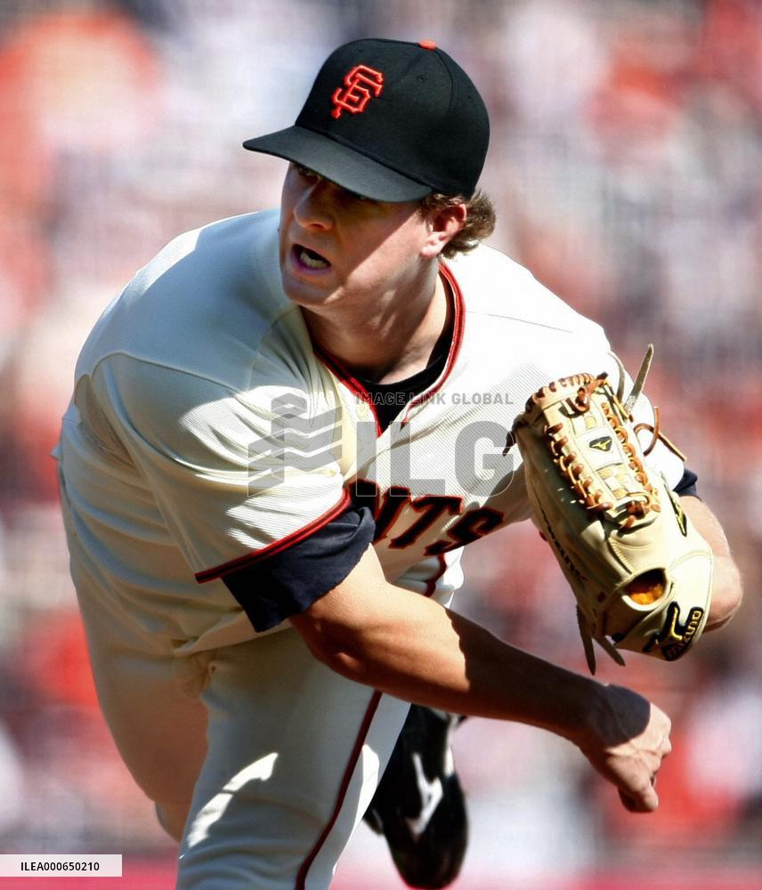 Giants beat Phillies in Game 3