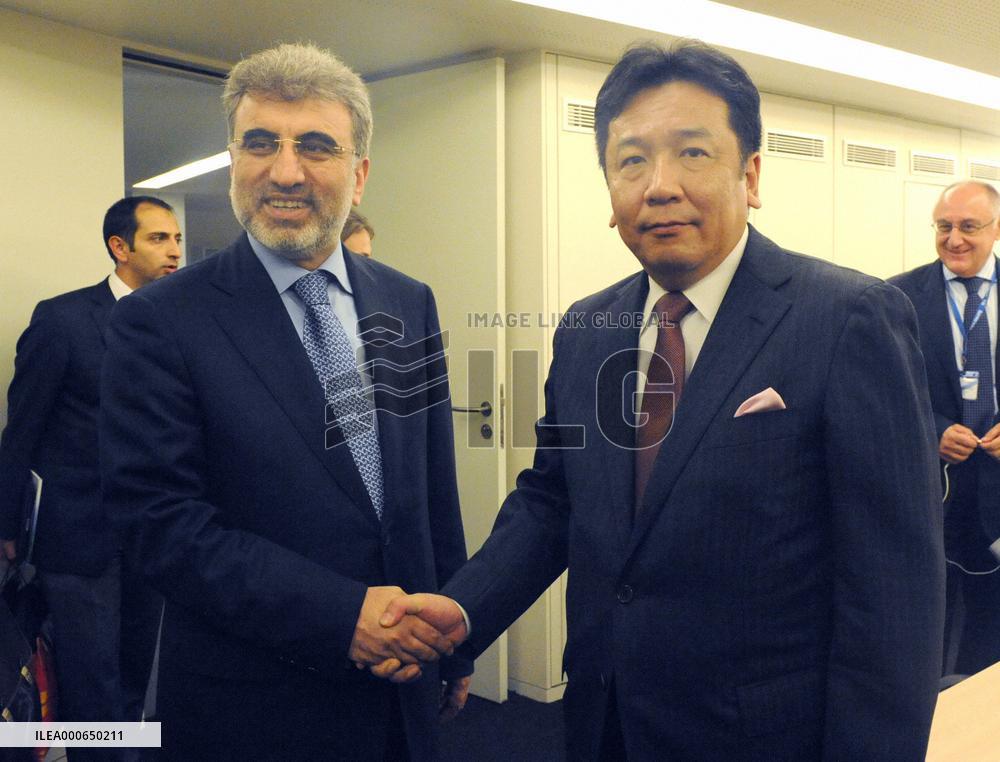 Japan industry minister Edano in Paris