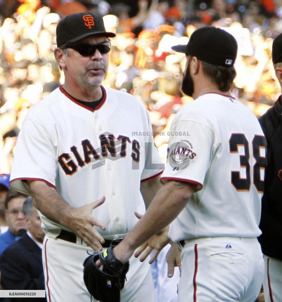 Giants beat Phillies in Game 3