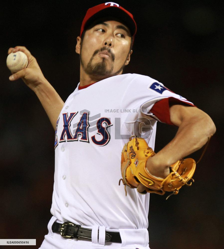 Uehara's Rangers pull even in ALDS