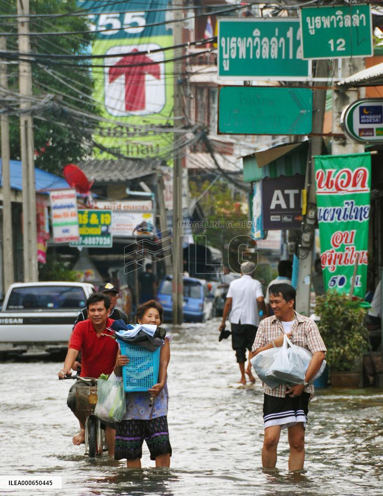 Northern Bangkok inundated
