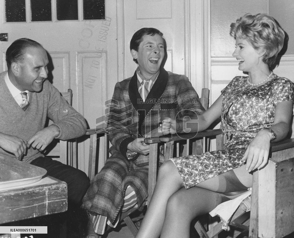 Twice Round the Daffodils (1962) Film