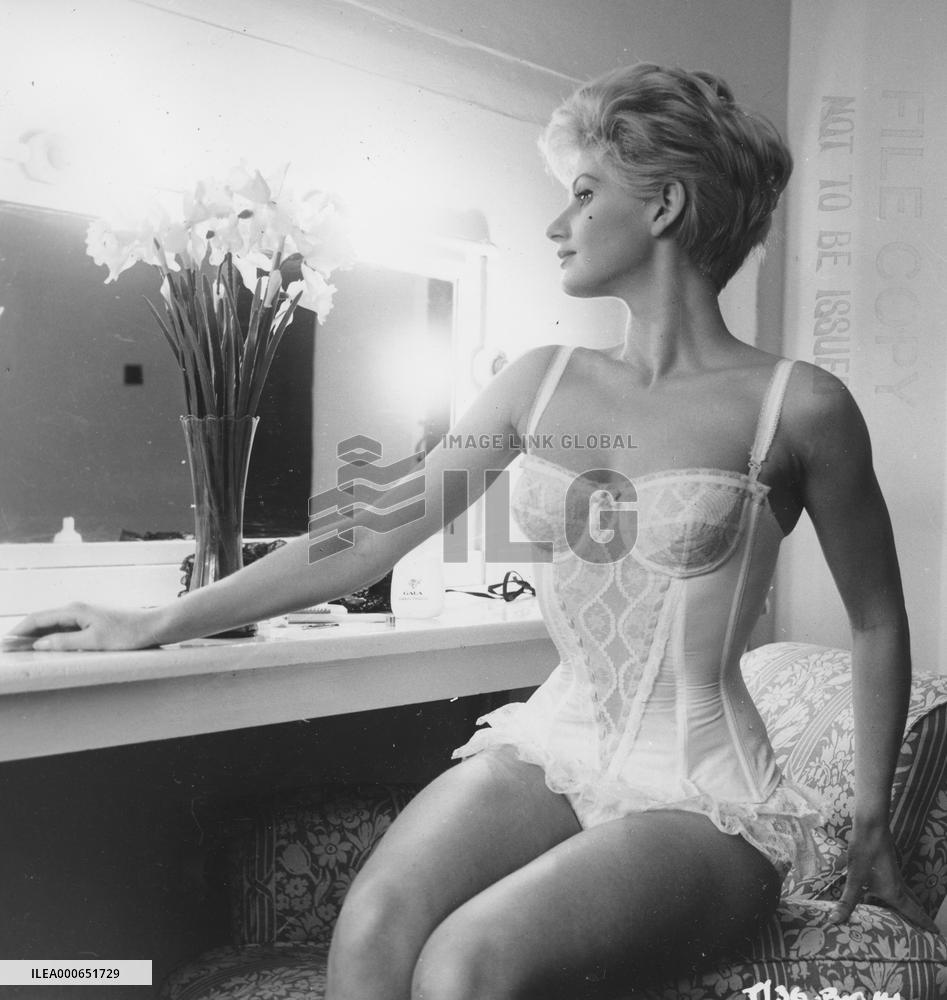 Twice Round the Daffodils (1962) Film