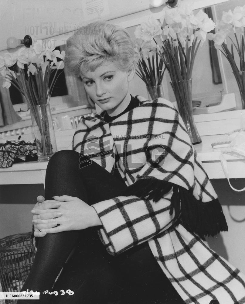 Twice Round the Daffodils (1962) Film