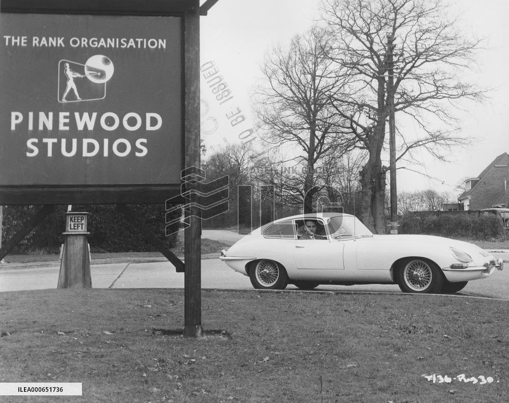 Twice Round the Daffodils (1962) Film