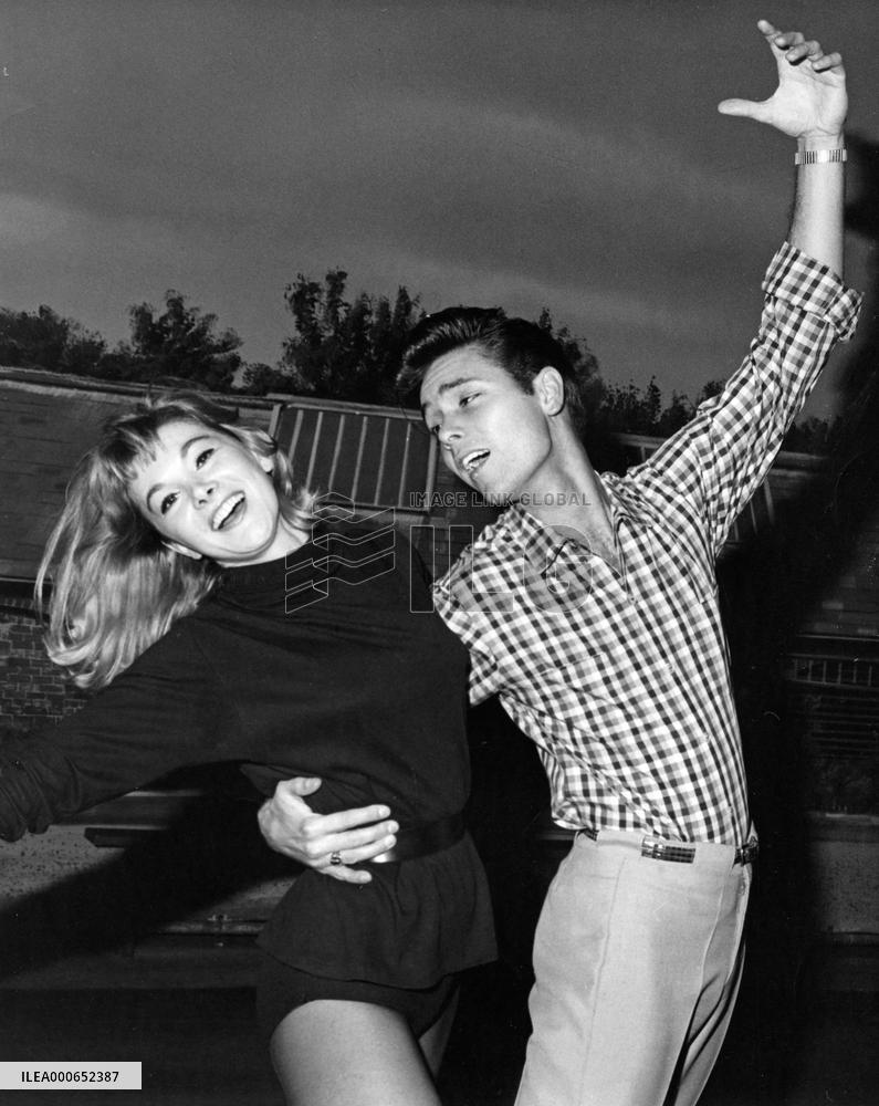 Wonderful Life (1964) (aka Swinger's Paradise) Film