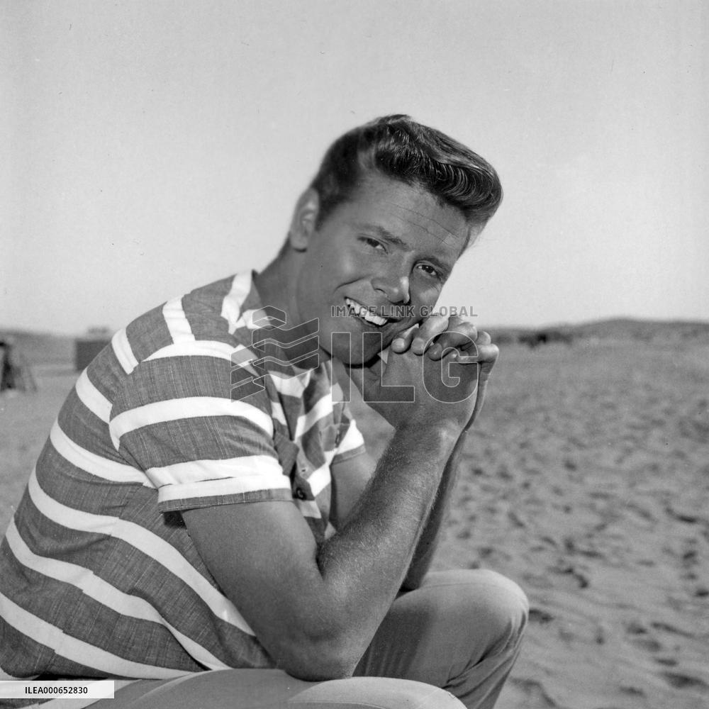 Wonderful Life (1964) (aka Swinger's Paradise) Film