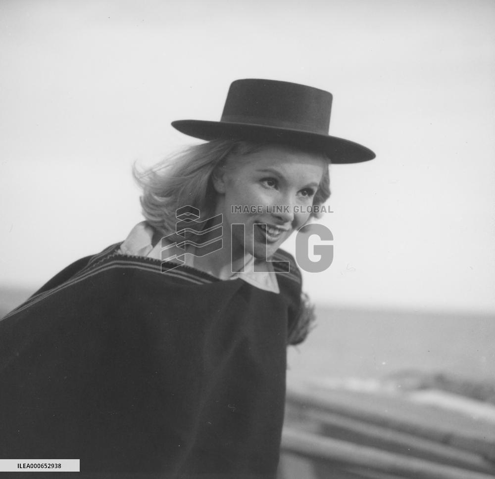 Wonderful Life (1964) (aka Swinger's Paradise) Film