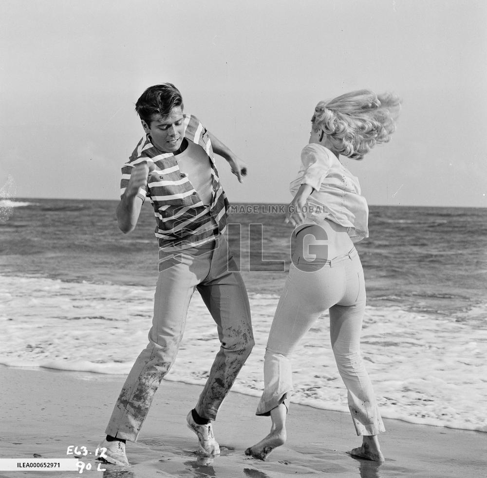 Wonderful Life (1964) (aka Swinger's Paradise) Film