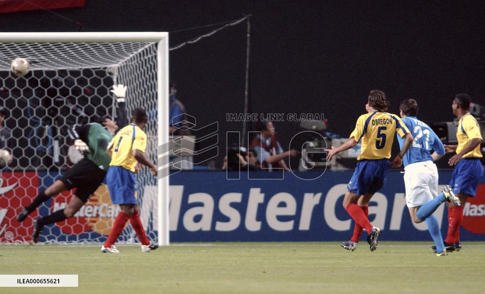 (1)Italy beat Ecuador 2-0