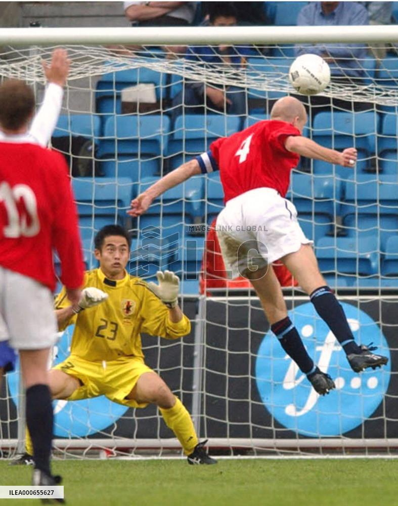 (1)Japan whipped 3-0 by Norway in friendly