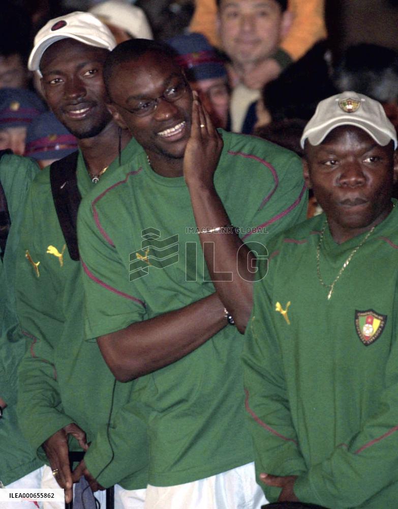 (2)Cameroon's World Cup team arrives in Kyushu village