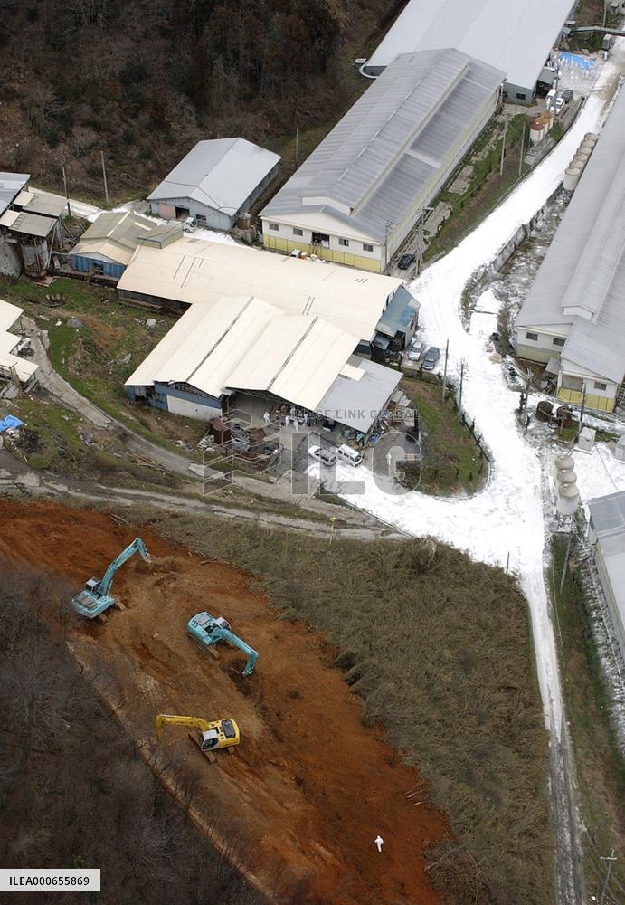 (2)Chickens to be buried near poultry yard in Tamba