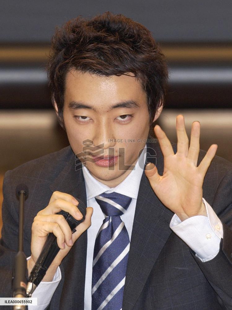 (2)Former Japanese hostages in Iraq meet press