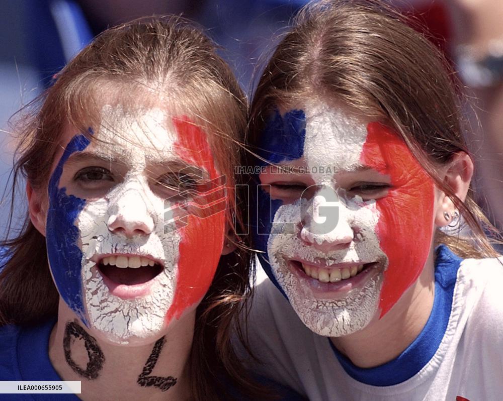 (2)France supporters in Incheon