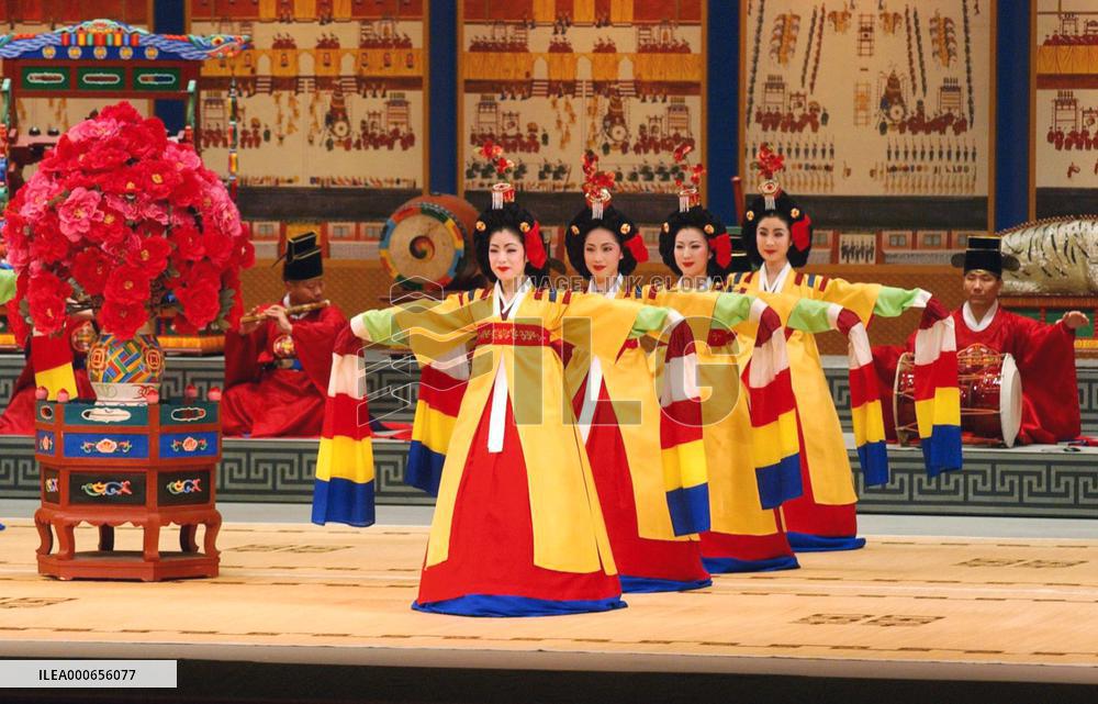 (3)Emperor, empress grace court music performance