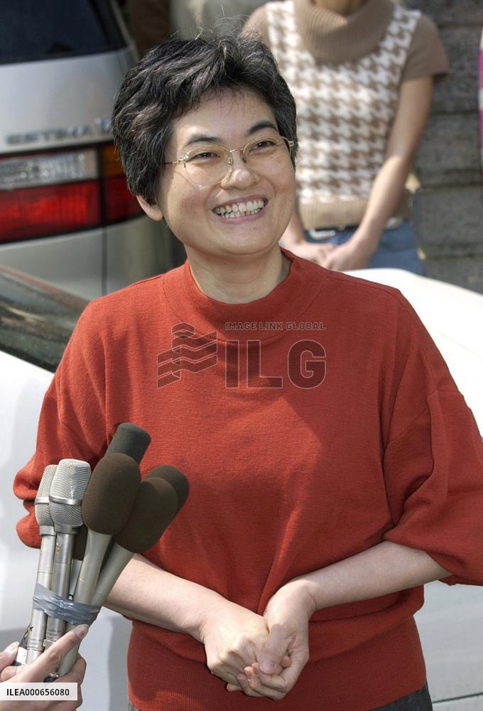 (3)Families express thanks for release of kin