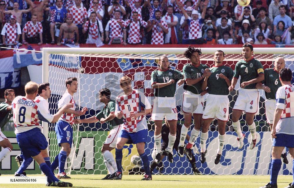 (3)Mexico beat Croatia 1-0