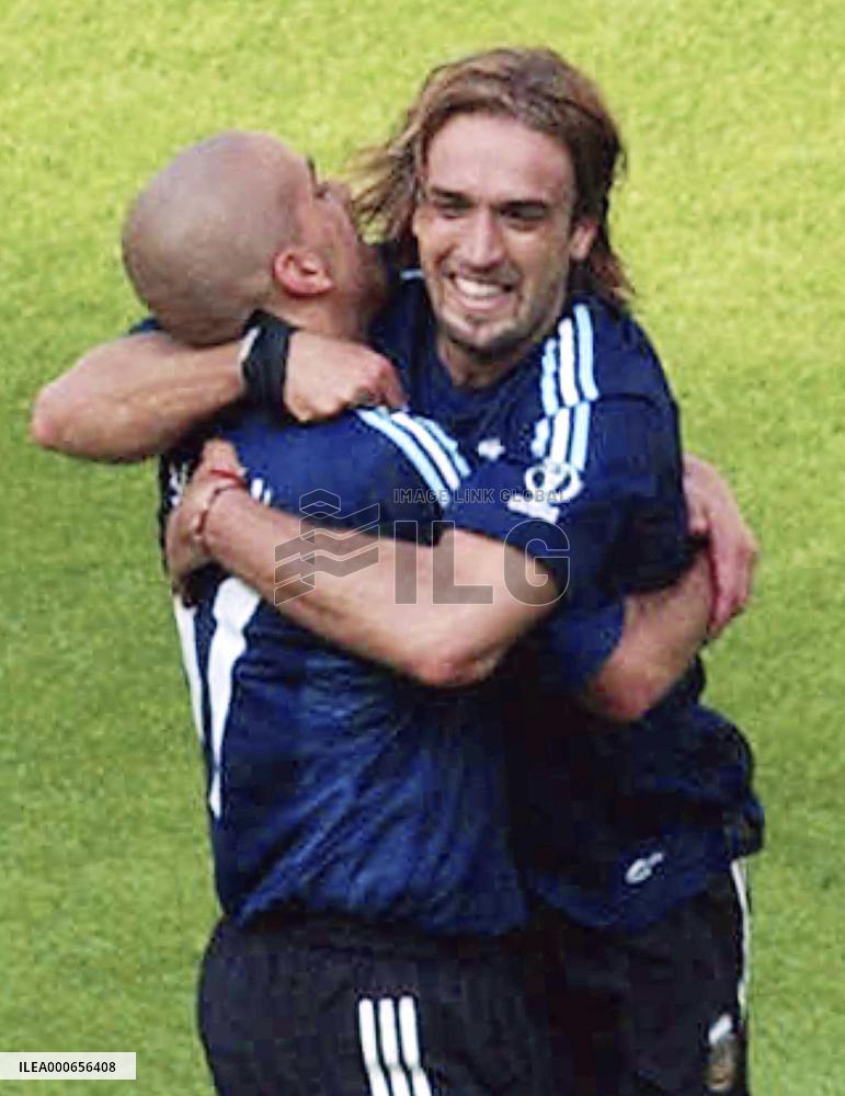 (7)Argentina beat Nigeria 1-0