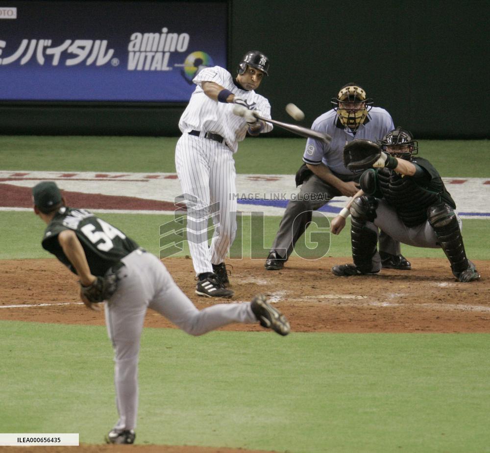 (7)N.Y. Yankees vs Tampa Bay Devil Rays in Tokyo