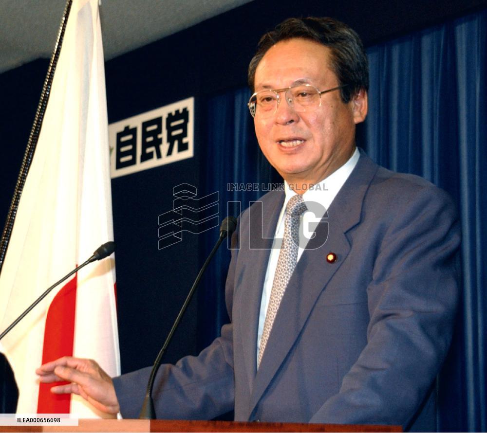 Fujii announces intention to run in LDP presidential race