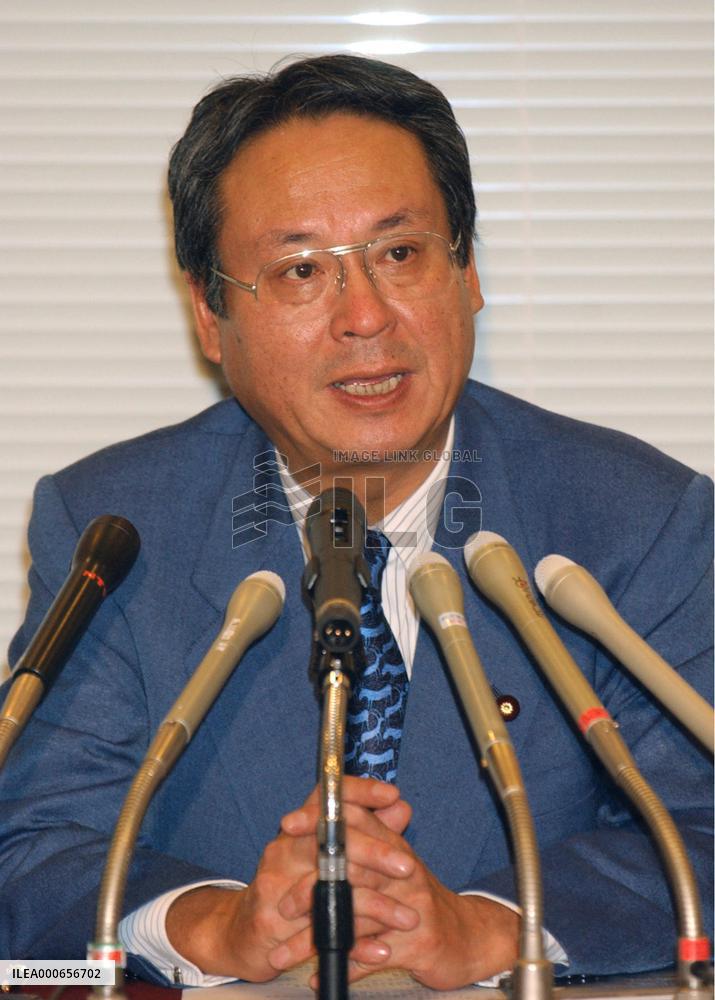 Fujii speaks at Japan National Press Club
