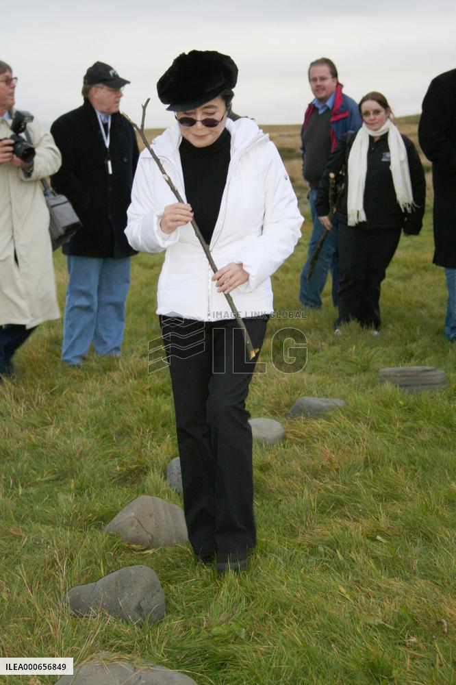 Yoko Ono to create column of light for peace in Iceland