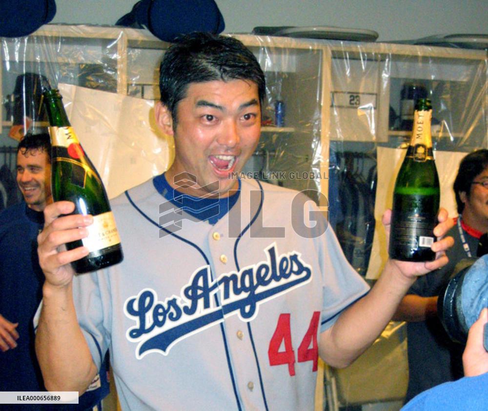 Saito gets 24th save as Dodgers secure playoff spot