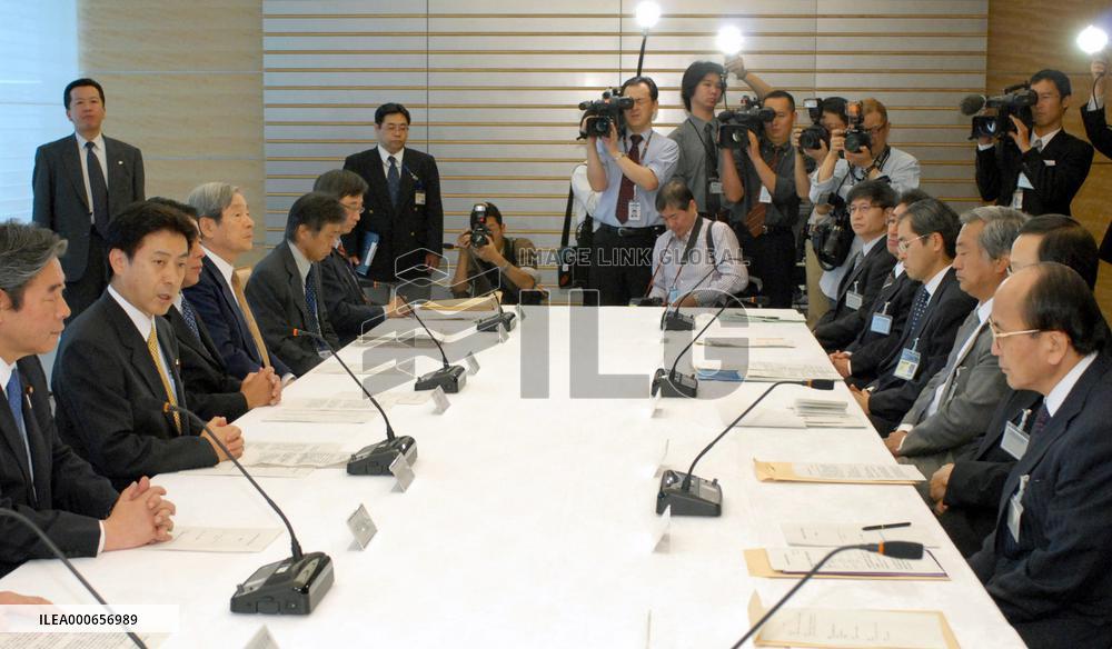 Gov't to work on support measures for those affected by sanction