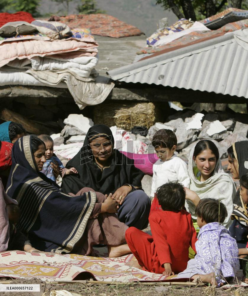 Women, children spend days in front of collapsed house