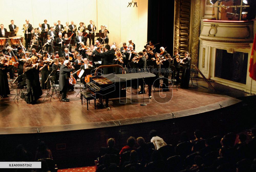 New York Philharmonic makes debut in Vietnam
