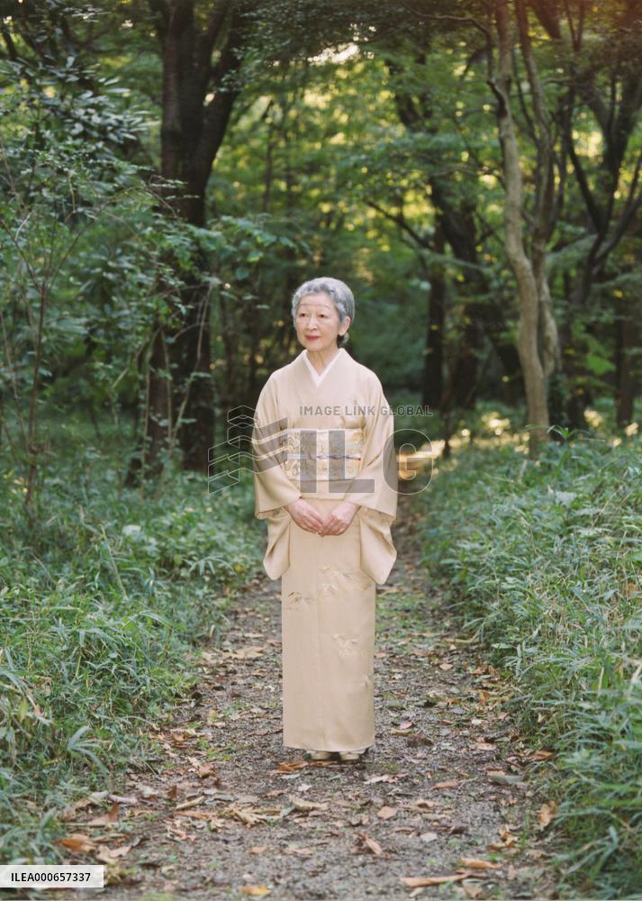 Empress Michiko turns 72, wishes for new prince's healthy growth