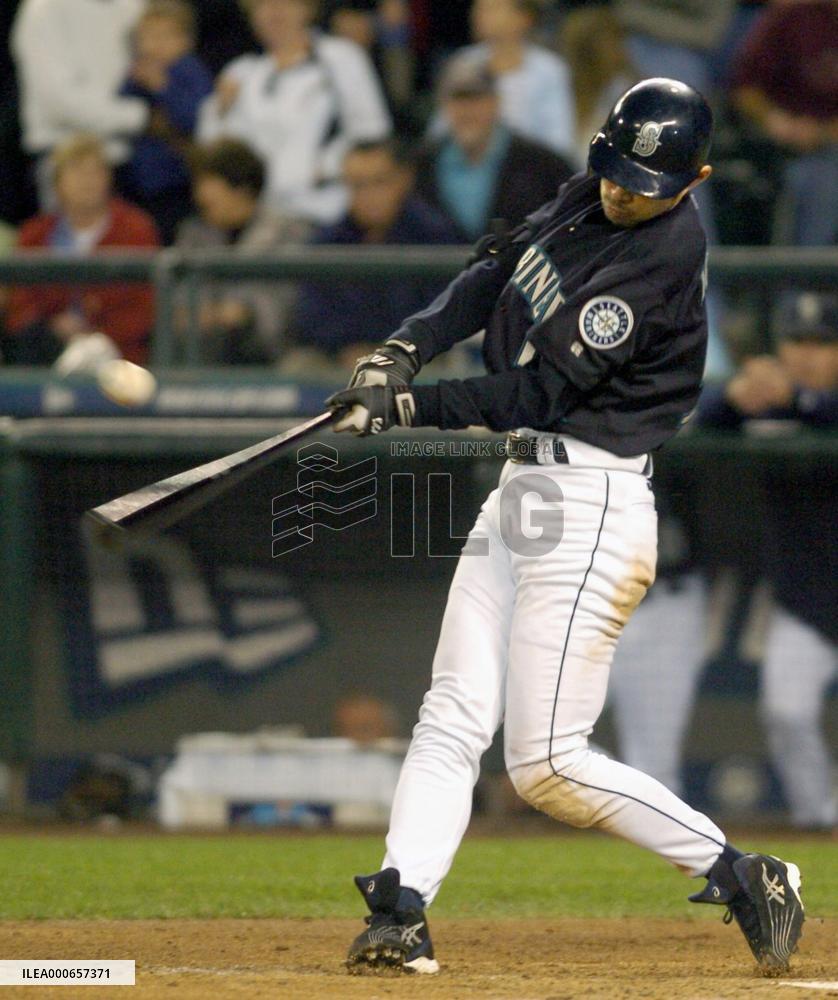 (11)Ichiro breaks MLB record for hits in a season
