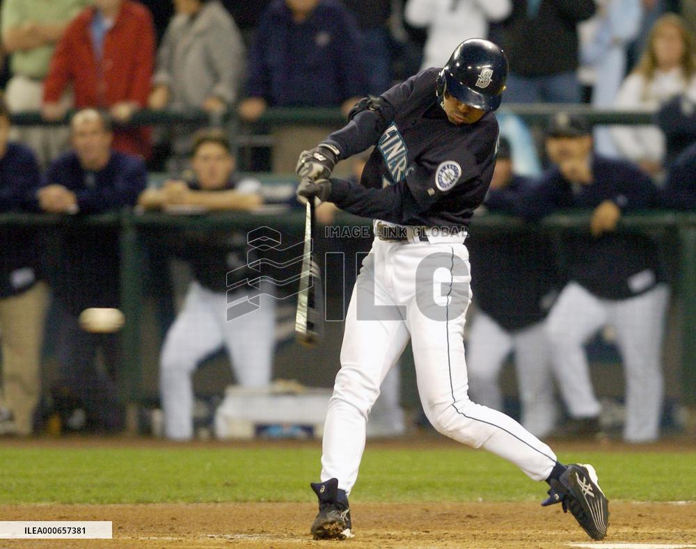 (4)Ichiro breaks MLB record for hits in a season