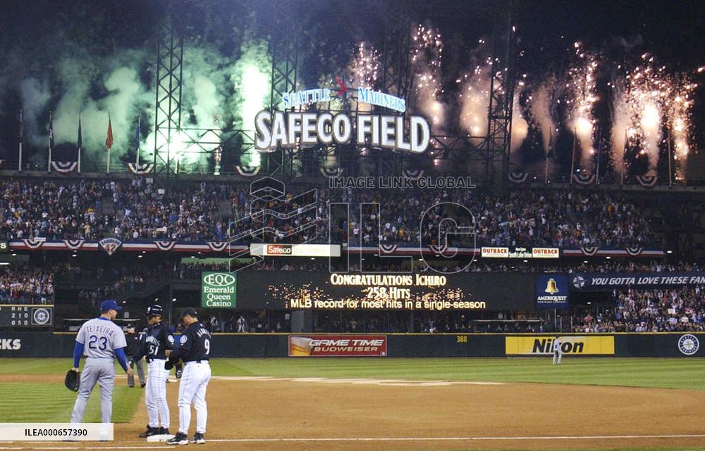 (7)Ichiro breaks MLB record for hits in a season