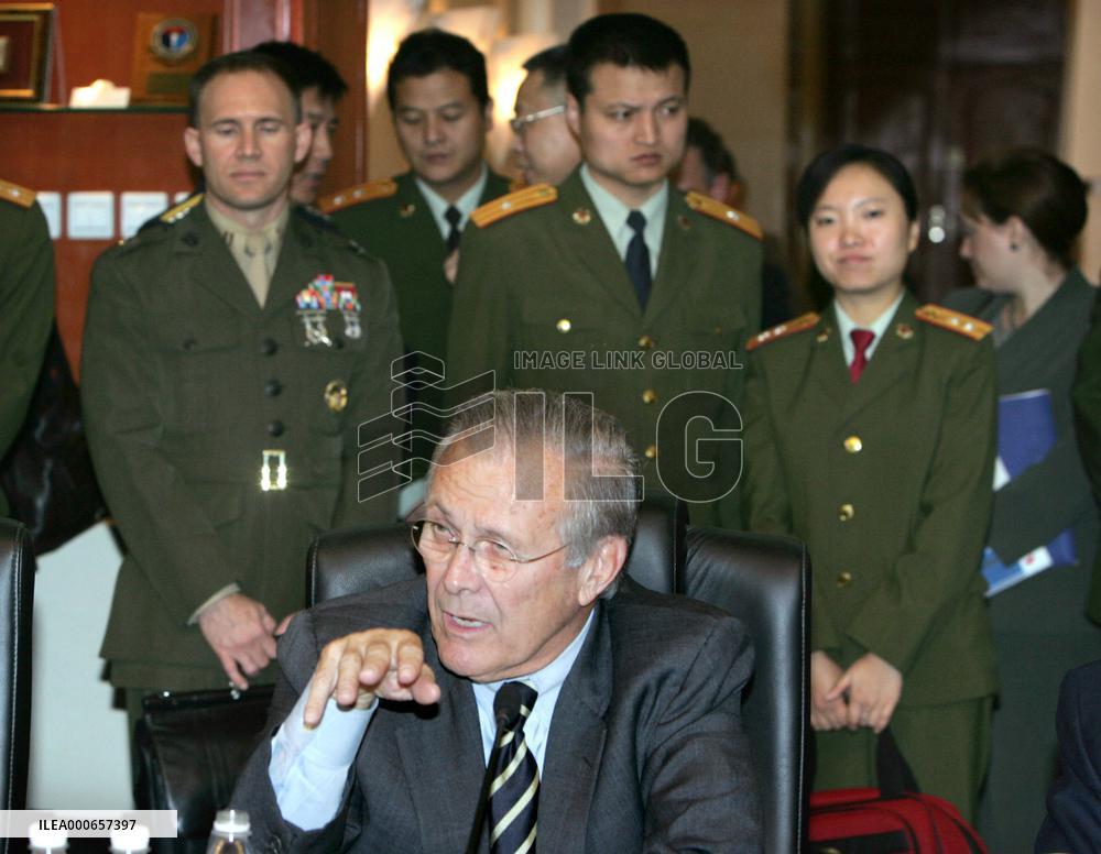 Rumsfeld speaks at China's military science academy