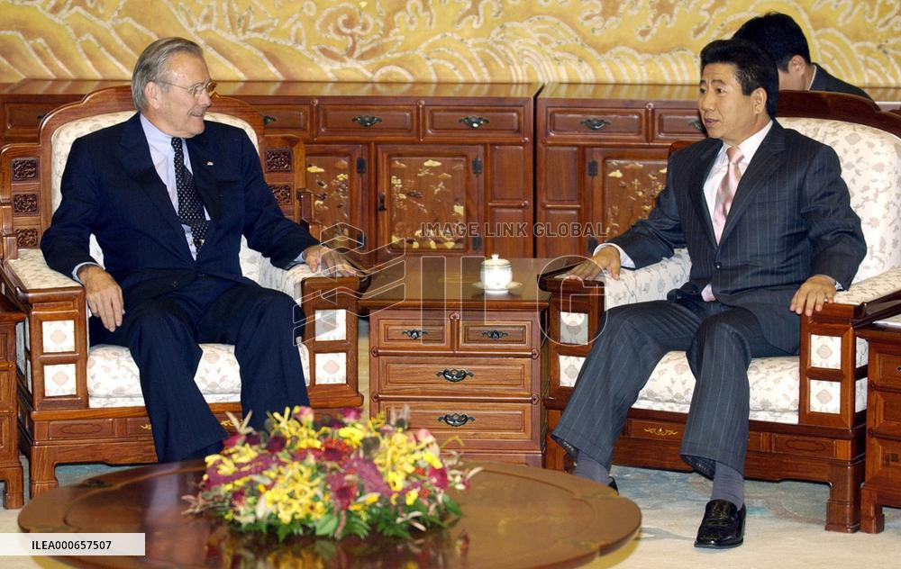 Rumsfeld meets with Roh