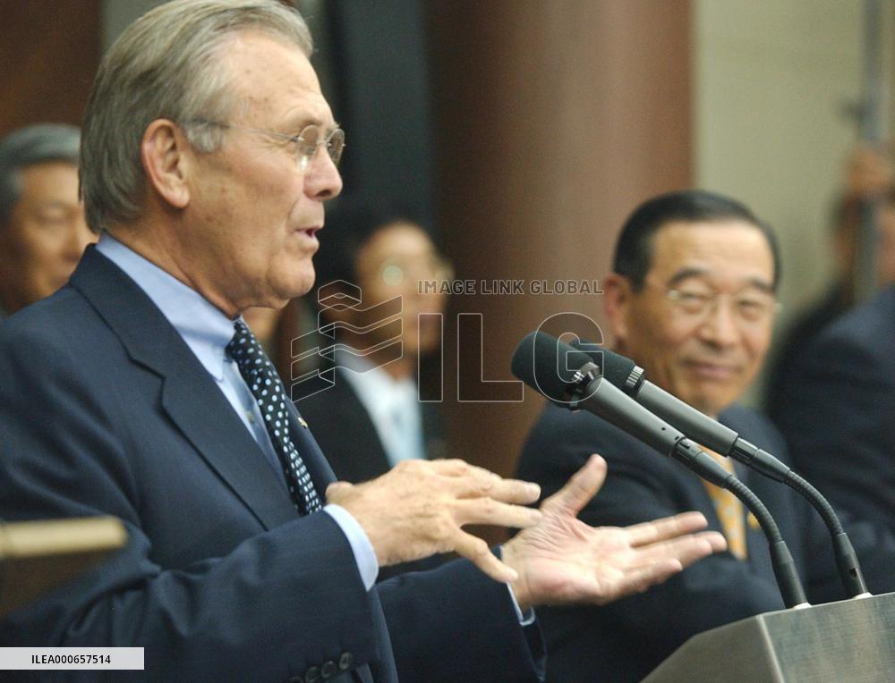 Rumsfeld meets with Yoon