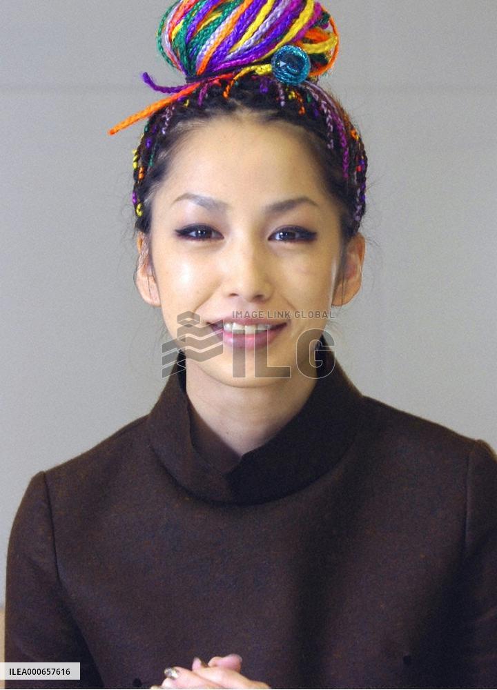 Nakashima suspends singing due to hearing problem