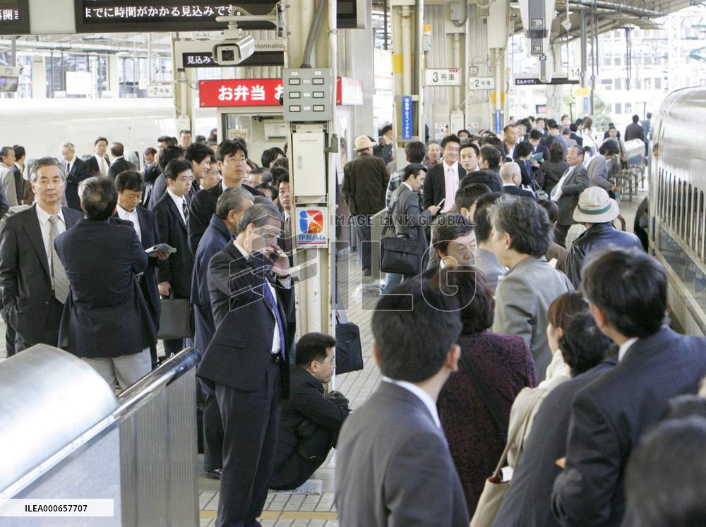 Tokaido Shinkansen bullet train services halted
