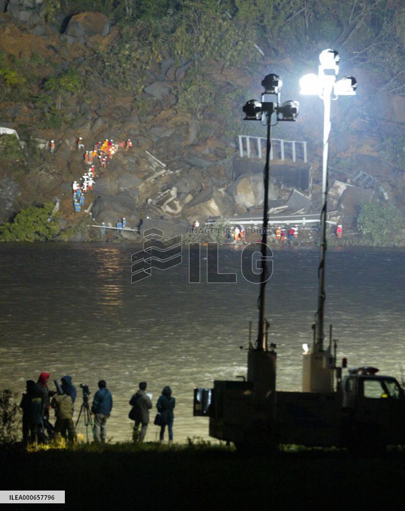 (11)2-yr-old boy rescued, mother taken out, 4 days after earthqu