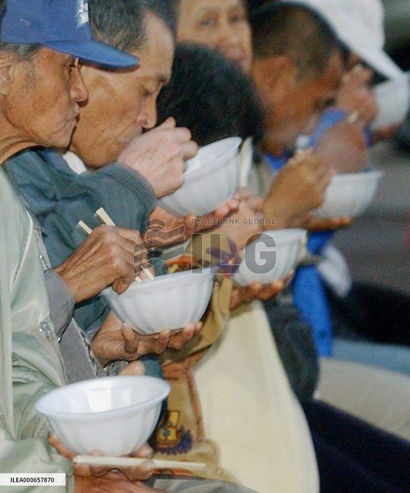 (10)Girl buried in Niigata quake found dead, death toll rises to