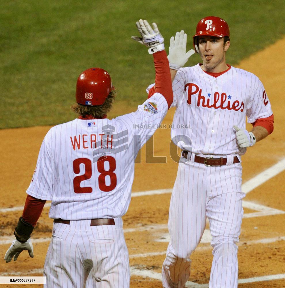 Game 5 of World Series suspended by rain, tied 2-2