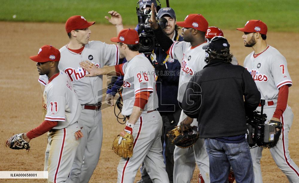 Phillies beat Yankees in Game 1 of World Series