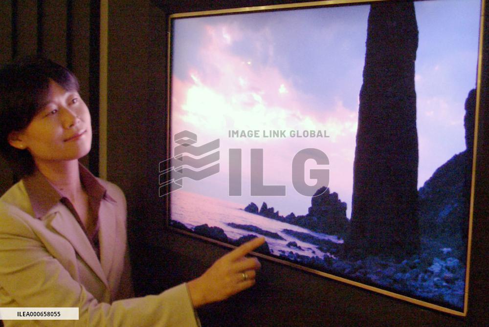 Sharp's LCD monitor has contrast ratio of 1 mil. to 1